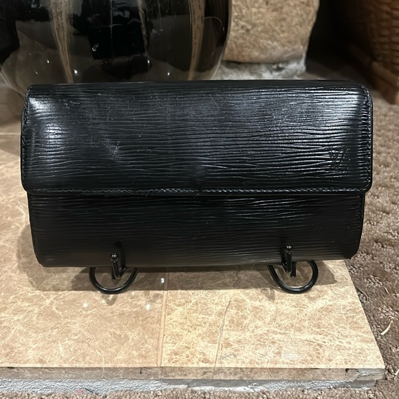 Louis Vuitton Handbags - Authentic Louis Vuitton Black Epi Long Snap Sarah Wallet 8X4